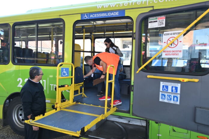 A Prefeitura de Niterói intensificou as operações de fiscalização nos ônibus municipais e já inspecionou 40 veículos, desde março, para garantir a segurança e a acessibilidade dos passageiros.
