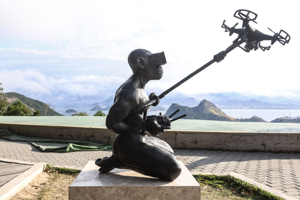 Deslocamento das estatuas de Beto Gatti do MAC para pontos turisticos da cidade 53