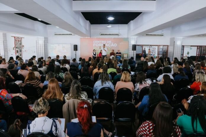 As diretoras e diretores da Rede Municipal de Educação de Niterói participaram de dois dias intensos de formação que marcaram o início do ciclo de gestão 2025-2027, no Centro de Formação Darcy Ribeiro.