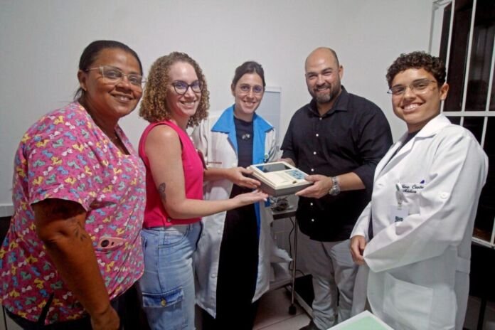 Foto - Divulgação (1) (2) A Prefeitura de Maricá, por meio da Secretaria de Saúde, está ampliando o acesso a exames nos quatro distritos da cidade e passou a disponibilizar eletrocardiogramas nas Unidades de Saúde da Família (USF).