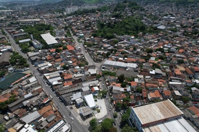 Os motoristas que circulam pela Zona Norte de Niterói devem ficar atentos. Nesta terça-feira (22), a partir das 11h, o trânsito no Barreto será alterado para a realização da última etapa das obras de macrodrenagem no bairro.