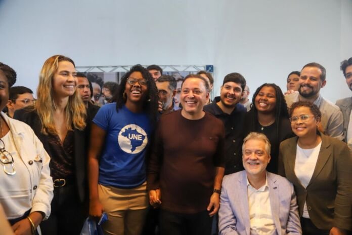 Prefeito Rodrigo Neves lança primeiro edital do Programa Aluguel Universitário - Evelen Gouvea 6 (1) Terminam nesta quinta-feira (10) as inscrições para o maior programa municipal de aluguel para alunos de graduação e pós-graduação do país.