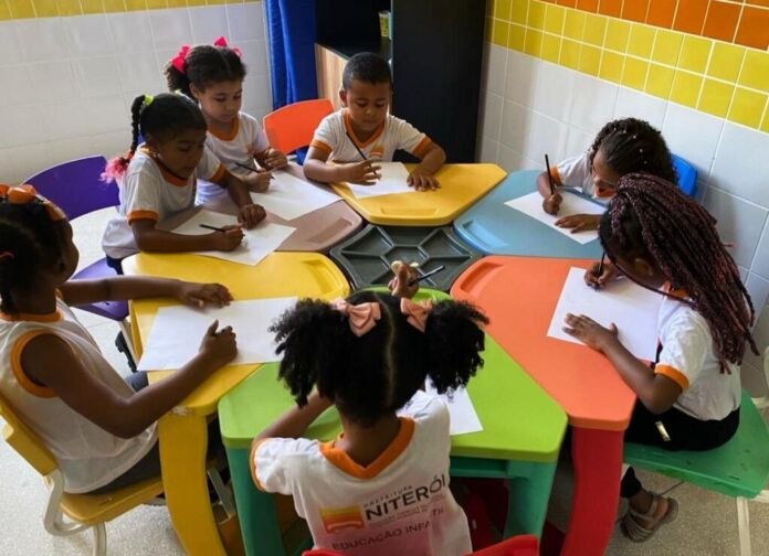 Rede-Municipal-de-Educacao-de-Niteroi-inicia-ano-letivo-de-2024-1 Terminam nesta terça-feira (15) as inscrições para o curso “Leitura e Escrita na Educação Infantil” (LEEI), da Secretaria Municipal de Educação de Niterói.