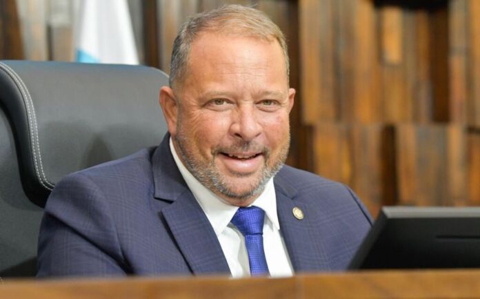 O deputado Guilherme Delaroli (PL) assume novamente a presidência da Assembleia Legislativa do Estado do Rio de Janeiro (Alerj) de hoje (3) a 6 de julho