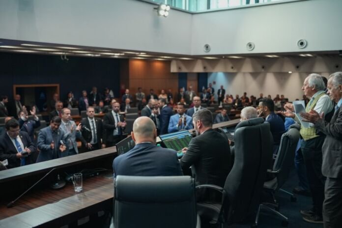 50417_260625181024_WhatsApp_Image_2025_06_26_at_18.10.13 O presidente da Assembleia Legislativa do Rio (Alerj), Rodrigo Bacellar (União), anunciou, nesta quinta-feira (07/08), uma iniciativa inédita: levar a versão impressa do recém-sancionado Estatuto das Blitzes aos cidadãos fluminenses