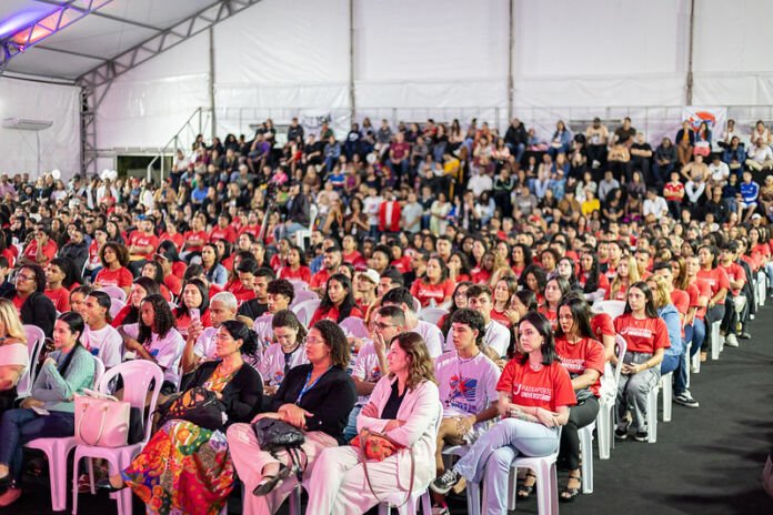 A Prefeitura de Maricá deu início, nesta segunda-feira (04/08), à 2ª Bienal da UMES, em cerimônia realizada na Arena da Barra.