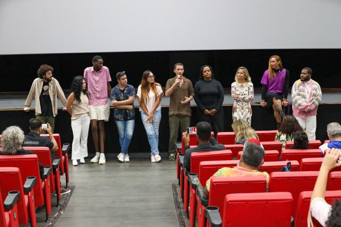 A Prefeitura de Maricá, por meio da Secretaria de Cultura e Utopias, realizou nesta quarta-feira (13/08) a Mostra Novo Cine Latinoamericano, no Cine Henfil, com a exibição de doze curtas e documentários produzidos por estudantes do curso de Cinema do município durante intercâmbio na prestigiada Escuela Internacional de Cine y Televisión (EICTV)