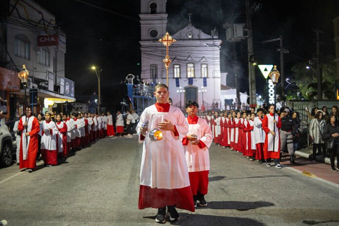 A Prefeitura de Maricá realizou, nesta sexta-feira, (15/08) uma grande celebração em homenagem ao Dia de Nossa Senhora do Amparo, padroeira do município, reunindo milhares de fiéis e visitantes no Centro da cidade.