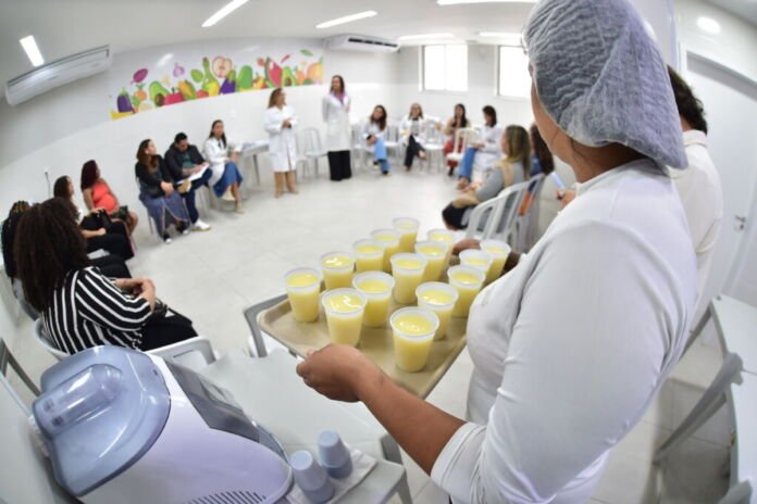 A Maternidade Alzira Reis, em Charitas, promove quinzenalmente o “Encontro de Gestantes”, um bate-papo seguido de visita guiada para que as futuras mamães, que estão no sétimo mês de gravidez, conheçam a unidade de saúde e a equipe de assistência.