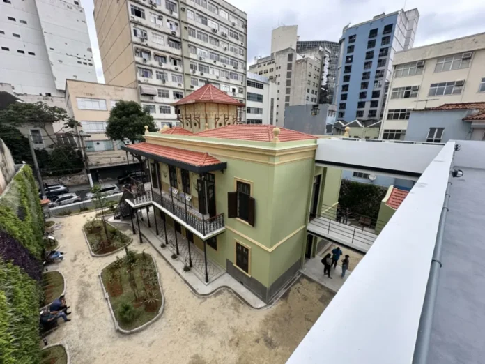 A Prefeitura de Niterói vai oferecer gratuitamente a oficina "Cinema e Aventura: Uma História Pessoal", ministrada pelo renomado cineasta e roteirista cubano Antonio Molina.