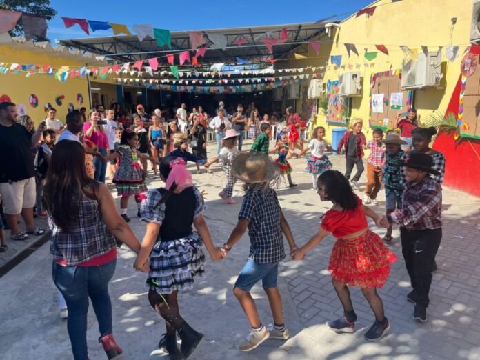 No último sábado, 2 de agosto, tivemos na Escola Municipal Lucio Thomé Guerra Feteira, em Cordeirinho, o “Arraiá da Nave Lucio Thomé”, onde reuniu a comunidade escolar, alunos e famílias do bairro