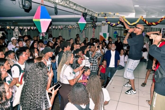O Programa Niterói Jovem EcoSocial realizou uma festa agostina especial para os alunos do projeto, unindo tradição, criatividade e solidariedade.