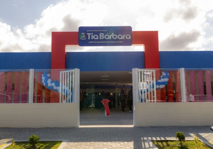 A Prefeitura de Maricá, por meio da Secretaria de Educação, inaugurou mais uma unidade escolar, ampliando o atendimento da Rede Pública Municipal de Ensino