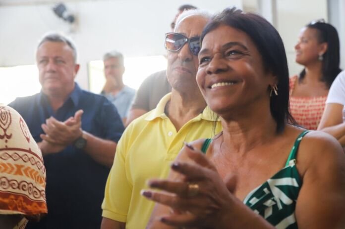 Neste sábado (23), o prefeito Rodrigo Neves visitou duas comunidades que receberão intervenções sob a responsabilidade da Empresa Municipal de Infraestrutura e Obras de Niterói (ION).