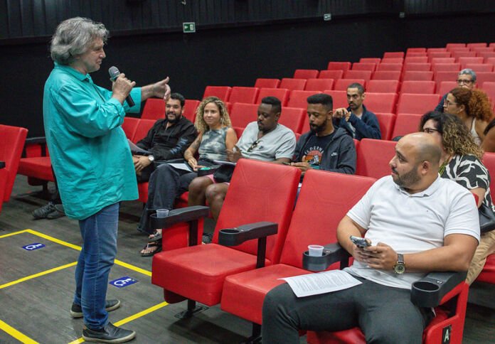 A Prefeitura de Maricá, por meio da Secretaria de Cultura e das Utopias, promoveu nesta terça-feira (16/09), no Cine Henfil, uma reunião setorial de audiovisual voltada para produtores, cinegrafistas e cineastas do município.