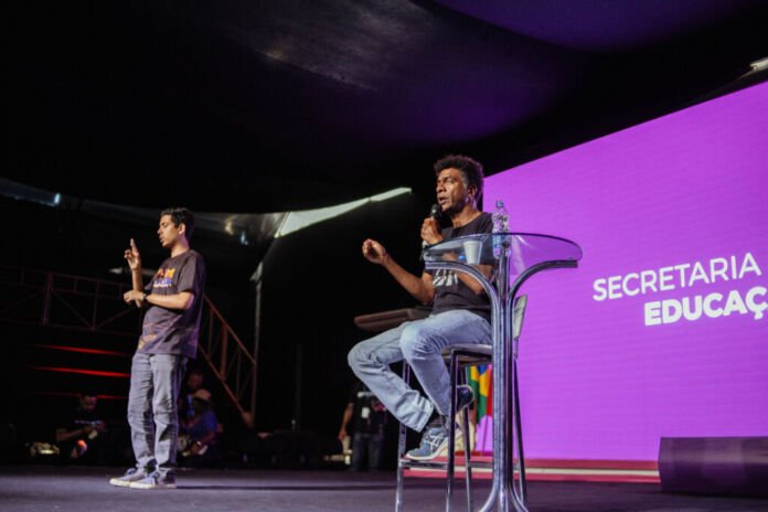 Promovida pela Prefeitura de Maricá, por meio da Secretaria de Educação, a 10ª edição da Festa Literária Internacional de Maricá (FLIM) chegou ao quarto dia de atividades com uma extensa programação.