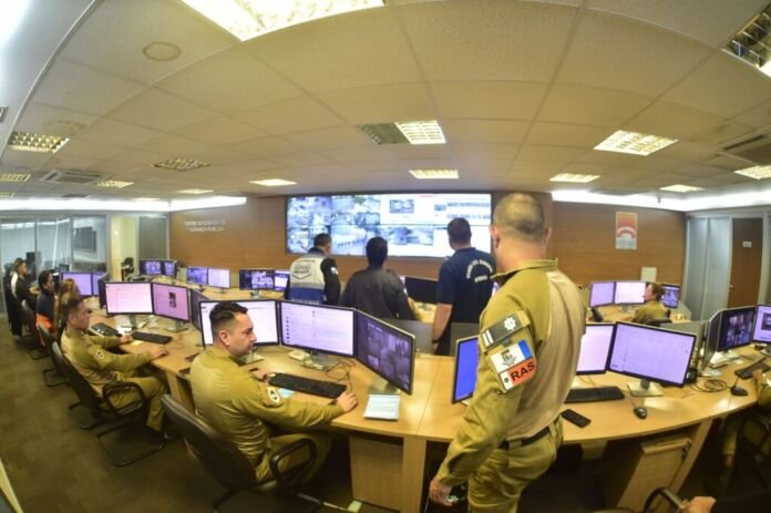 IMG-20250610-WA0216 (1) Niterói vive um momento histórico na segurança pública. Pela primeira vez em toda a série histórica de registros, iniciada em 2003, o município não registrou nenhuma vítima de homicídio, latrocínio ou morte violenta no mês de agosto.