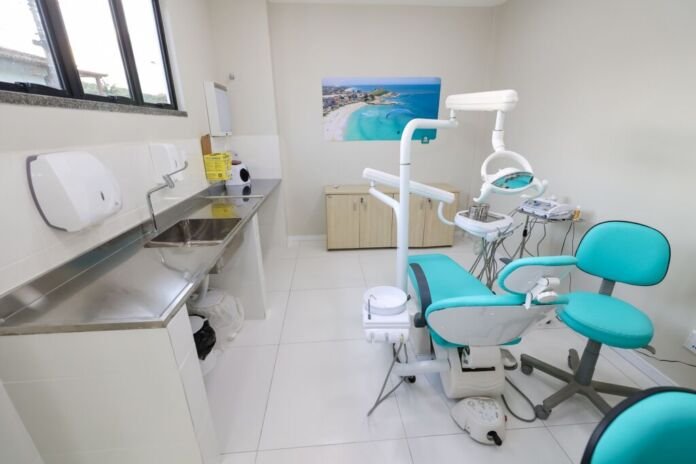 Em mais um passo importante para a reestruturação da rede municipal de saúde, a Prefeitura de Saquarema inaugurou, na última segunda-feira, 15, um novo posto da Estratégia Saúde da Família – ESF, dotado de Equipe de Saúde Bucal, localizado na Rua dos Passageiros, nº 924, em Madressilva.