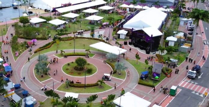 Promovida pela Prefeitura de Maricá, a 10ª edição da Festa Literária Internacional de Maricá (FLIM) terá até o dia 14 de setembro a presença de uma série de grandes nomes nacionais e internacionais de diversas áreas para dividir conhecimento com público do evento.