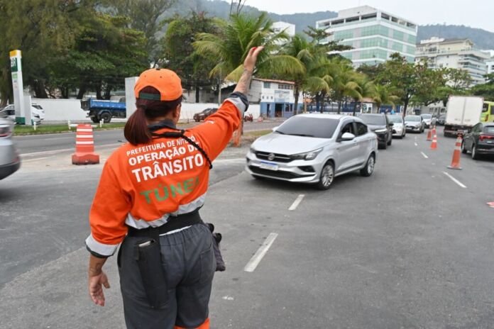 BEA_0987 A Prefeitura de Niterói, por meio da Nittrans, preparou um esquema especial de trânsito para o aumento de movimento em torno dos cemitérios no feriado de Finados, neste domingo (2).