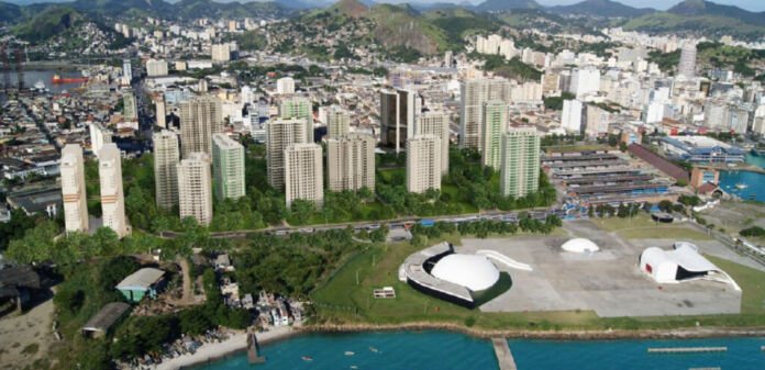 A revitalização do Centro de Niterói continua atraindo investimentos privados importantes, desta vez da empresa mineira Emccamp, que tem quase 50 anos de existência e pretende investir mais de R$ 1 bilhão na cidade nos próximos anos.