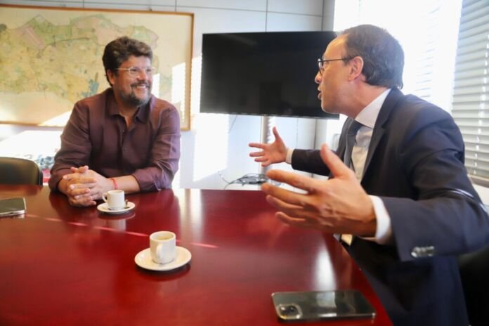 O secretário de Ações Estratégicas e Economia Criativa de Niterói, André Diniz, se reuniu nesta segunda-feira (6/10) com Pedro Baganha, vereador e secretário de Urbanismo da cidade do Porto, em Portugal.
