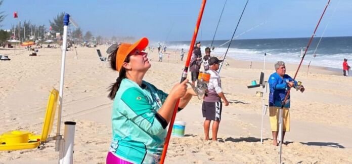 A Prefeitura de Maricá, por meio da Secretaria de Pesca, realiza neste domingo (26/10) a 6ª Etapa do Circuito de Pesca Esportiva, em Itaipuaçu.