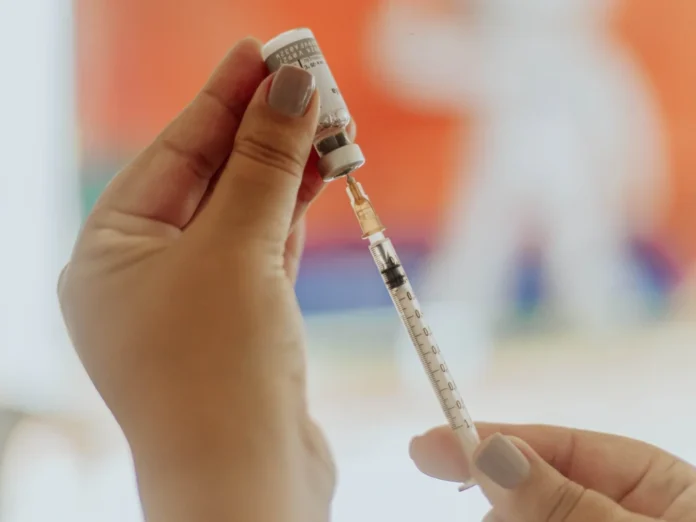 A Prefeitura de Maricá, por meio da Secretaria de Saúde, continua com a Campanha de Multivacinação de Crianças e Adolescentes até o dia 31/10, voltada ao público com menos de 18 anos.