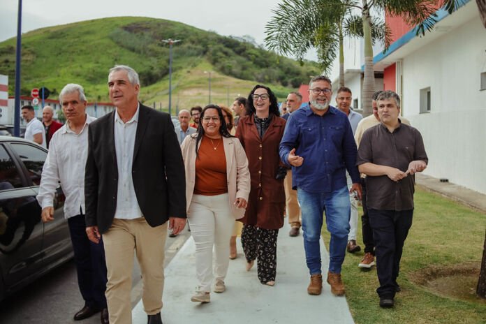 A Prefeitura de Maricá recebeu, nesta terça-feira (04/11), a visita de uma comitiva liderada pelo vice-primeiro-ministro de Cuba, Eduardo Martínez Díaz, para estreitar a cooperação na área da saúde entre a cidade e o país da América Central.
