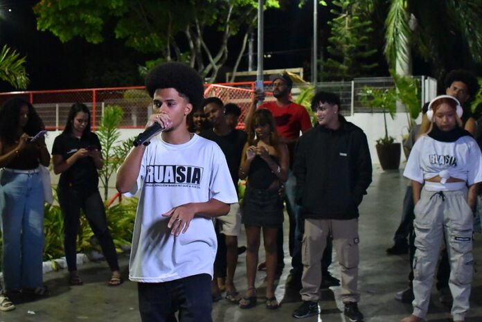 A Prefeitura de Maricá, por meio da Secretaria de Juventude e Participação Popular, realizou nesta quarta-feira (12/11) uma programação especial em comemoração ao Dia Internacional do Hip-Hop, celebrado na mesma data.