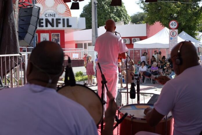 A Prefeitura de Maricá, por meio da Maricá, Arte, Roteiro e Experiência (MARÉ), promoveu no Centro uma edição especial da tradicional Feira das Yabás, em celebração ao Dia da Consciência Negra.