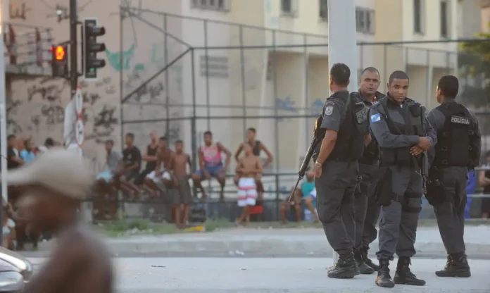 A desconcentração da violência letal nas grandes cidades, com a interiorização do crime e o avanço das facções para médias e pequenas cidades do país é destacada pelo Atlas da Violência 2025 – Retrato dos municípios brasileiros e dinâmica regional do crime organizado, divulgado nesta sexta-feira (7).