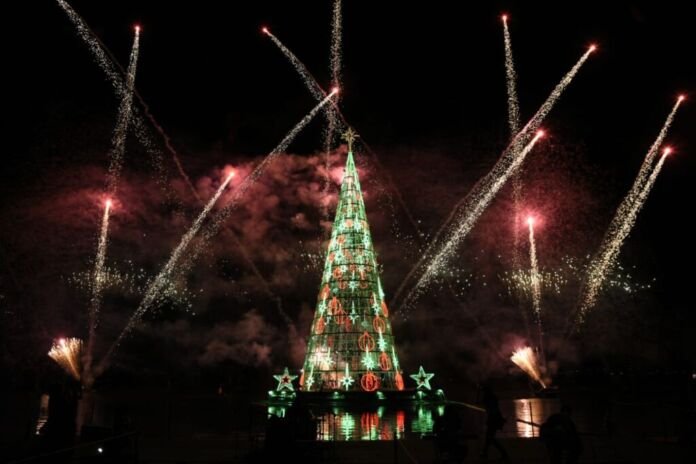 Um dos eventos mais aguardados de Maricá, o Natal Brasilidade, anteriormente conhecido como Natal Iluminado, não contará com a tradicional árvore flutuante na Lagoa de Araçatiba.
