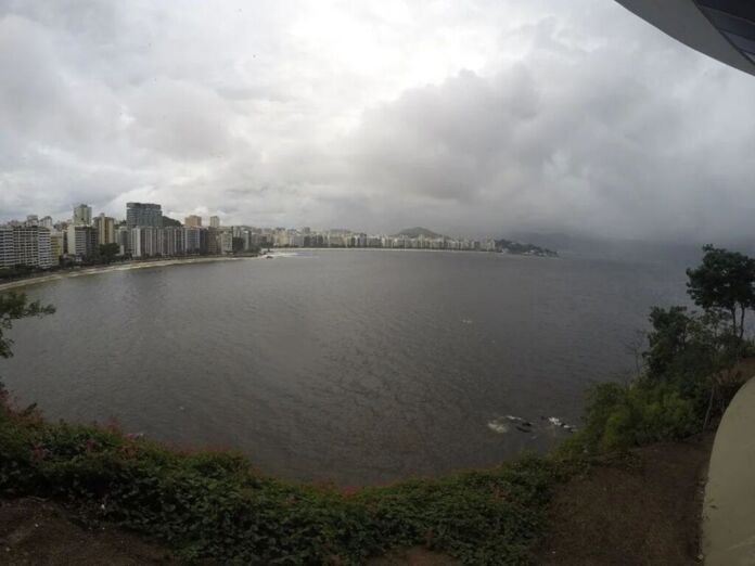 A tarde e a noite desta segunda-feira, 3 de novembro, podem ser de chuva no município de Niterói. A previsão é do Instituto Climatempo.