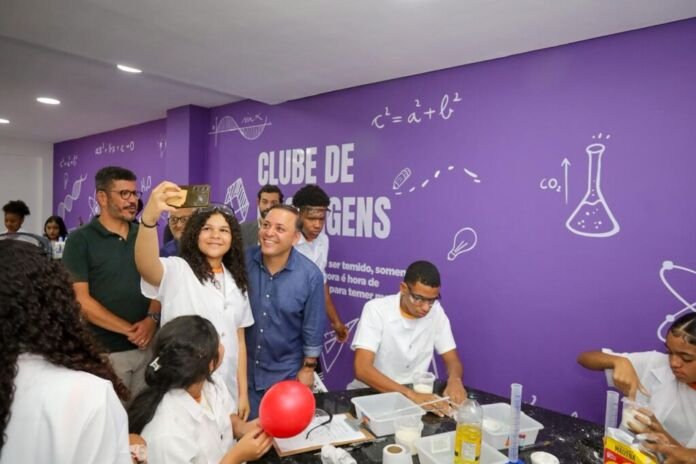 A Prefeitura de Niterói, por meio da Secretaria Municipal de Educação, inaugurou, nesta terça-feira (11), novas áreas e instalações no complexo que une o Centro de Formação Darcy Ribeiro e o Centro de Treinamento Niterói Joga em Rede, no Barreto.