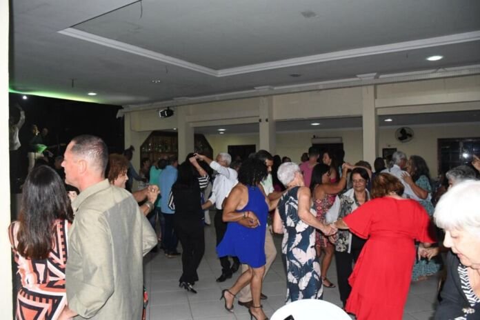 Maricá vivenciou uma noite de pura arte e movimento na última sexta-feira, 14 de novembro, com a realização do Encontro de Maricá de Dança e Movimento.