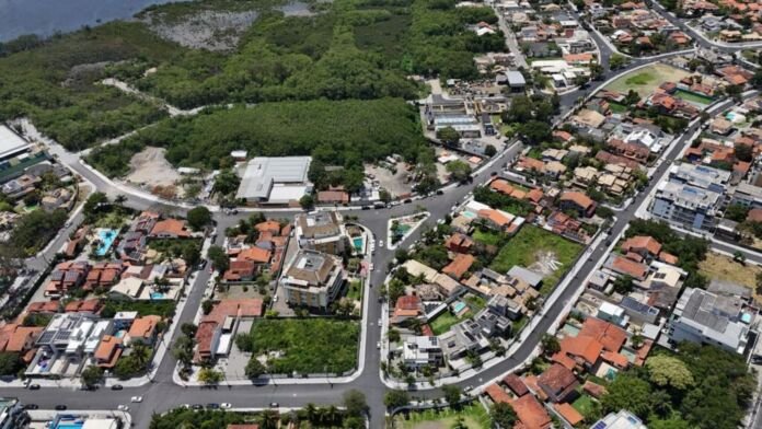 O prefeito Rodrigo Neves esteve, neste sábado (22), no bairro Campo Belo, em Itaipu, na Região Oceânica, para a entrega das obras de urbanização do local.