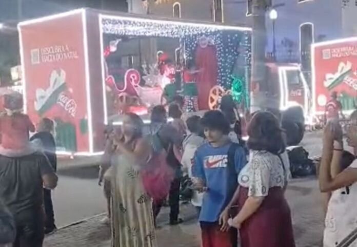 Na noite da última segunda-feira, 24 de novembro, a Caravana de Natal da Coca-Cola percorreu as principais vias do município de Maricá.