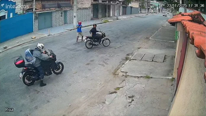 A quarta-feira, 26 de novembro, amanheceu sob a violência em São Gonçalo, Região Metropolitana do Rio de Janeiro.