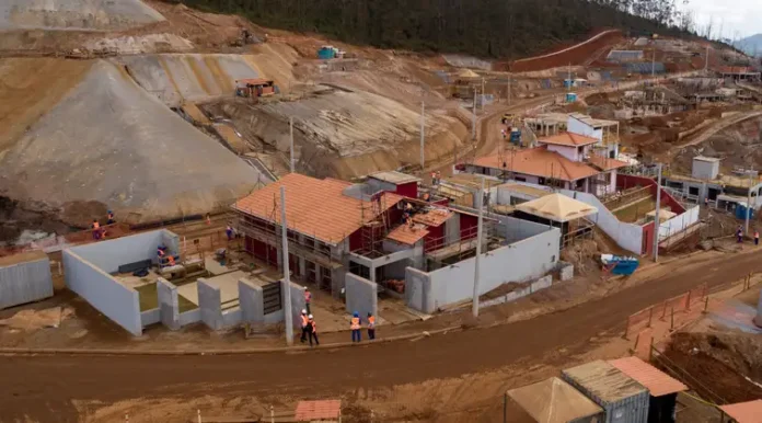 f20200901ni0832_1 Auxiliar em um consultório odontológico, Mônica Santos, então com 30 anos, moradora do distrito de Bento Rodrigues, em Mariana (MG), saiu de casa para o trabalho naquele dia 5 de novembro perto das 6h da manhã.