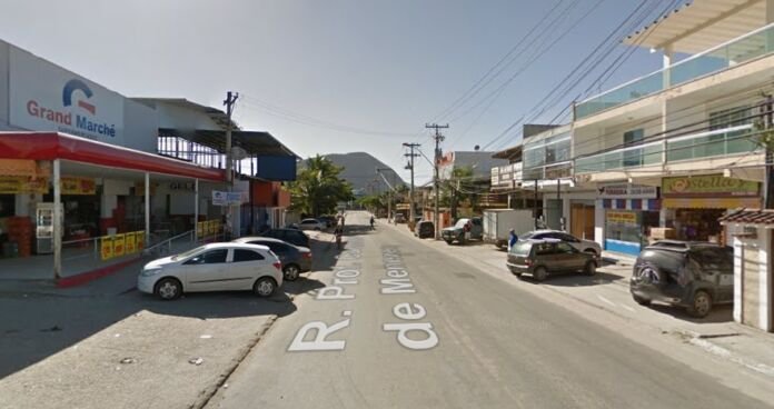 Uma confusão envolvendo moradores de rua acabou deixando dois feridos. O caso aconteceu na Rua 1, localizada em Itaipuaçu, na noite desta quinta-feira (13).