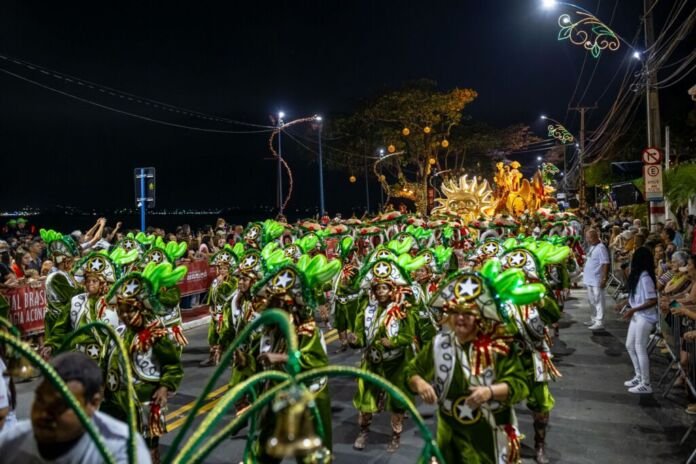 Neste domingo (28/12) acontece a última apresentação da Parada Natalina, que acontece na Orla de Araçatiba (Maricá).
