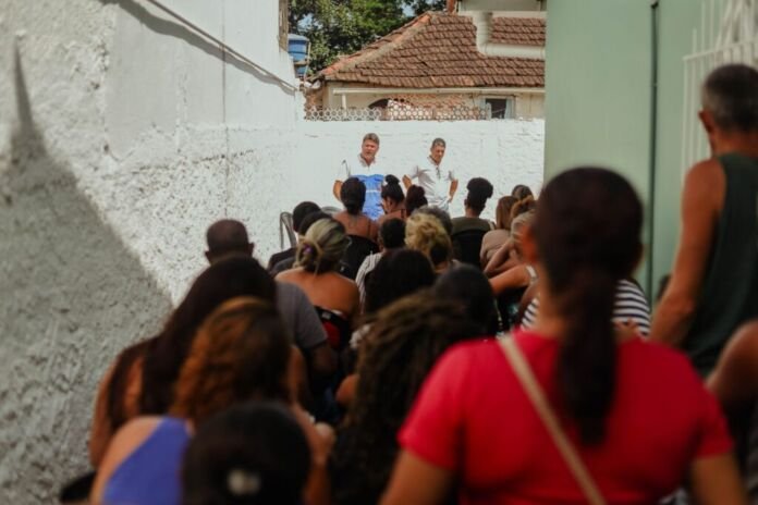 A Prefeitura de Maricá, por meio da Secretaria de Habitação, realizou nesta sexta-feira (12/12) a entrega de 57 aluguéis sociais a famílias do município com o benefício Locação Social.