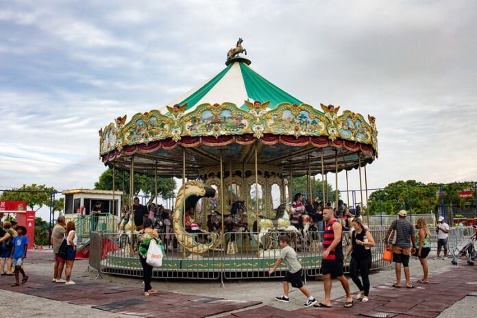 O Natal Brasilidade, realizado pela Prefeitura de Maricá por meio da companhia Maricá, Arte, Roteiros e Experiências (MARÉ), elevou o nível das celebrações natalinas até as nuvens.