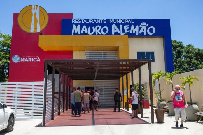 A Prefeitura de Maricá, por meio da Secretaria de Economia Solidária e Empreendedorismo Social, realizou nesta terça-feira (23/12) um almoço especial de Natal no Restaurante Municipal Mauro Alemão, em Inoã