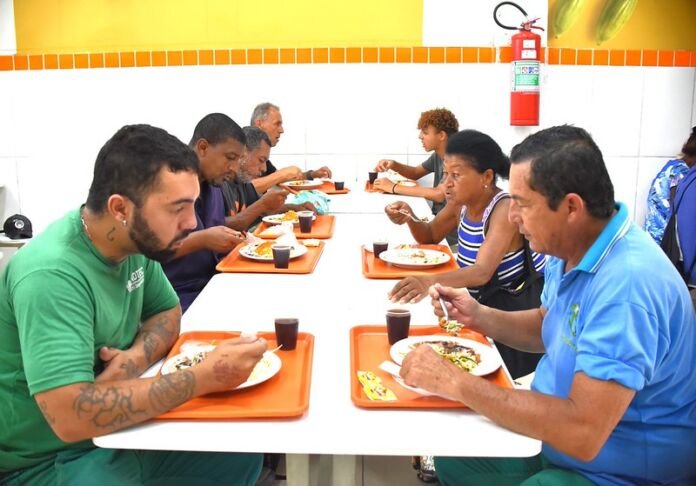 55014272935_e9a3a7a806_c A Prefeitura de Maricá, por meio da Secretaria de Economia Solidária e Empreendedorismo Social, promoveu nesta terça-feira (30/12) uma ceia especial de Ano Novo no Restaurante Municipal Mauro Alemão, em Inoã.