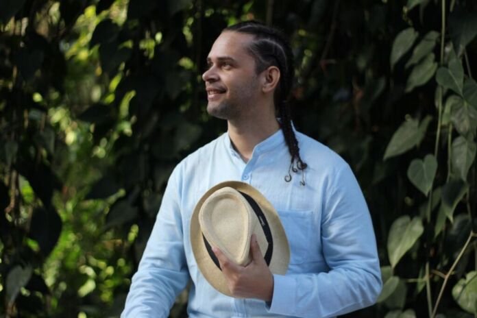 A Prefeitura de Maricá e o Governo do Estado do Rio de Janeiro promovem nesta sexta-feira (19/12) uma programação especial em homenagem aos 83 anos do sambista Paulinho da Viola.