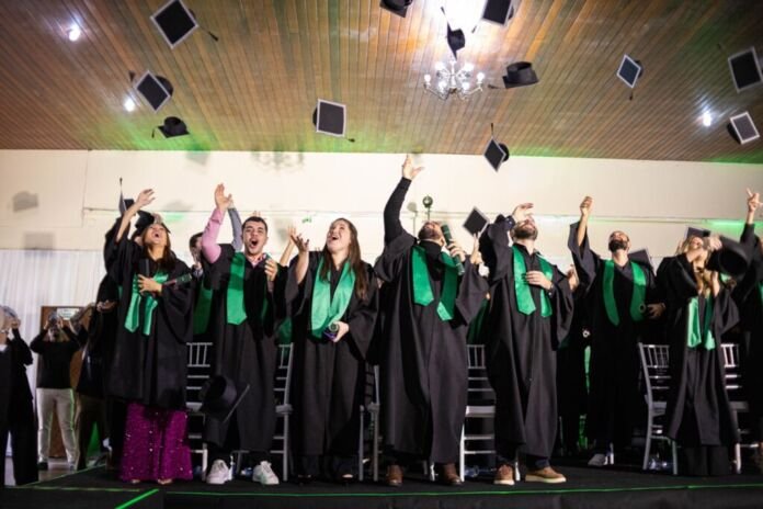 Foto - Thamyris Mello A Prefeitura de Maricá, por meio da Secretaria de Educação, publica nesta segunda-feira (29/12) o novo Edital do Programa Passaporte Universitário 2026