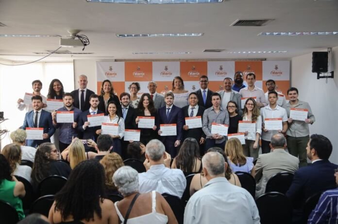 Posse dos novos servidores aprovados no concurso da Seplag e Controladoria - FOTO EVELEN GOUVÊA (1)