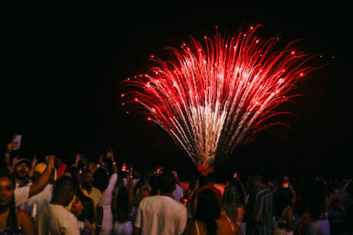 REVEILLON MAGE 2026 A virada do ano em Magé promete mais uma noite histórica. A Prefeitura de Magé prepara uma grande celebração do Réveillon 2026 na Praia do Anil, em Mauá